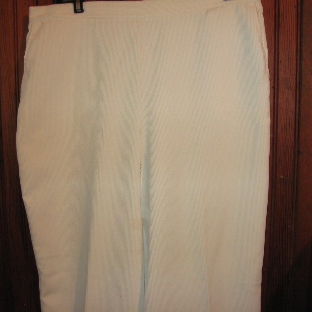 Alfred Dunner White corduroy pants, size 16